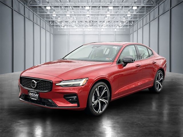 2024 Volvo S60 Plus Dark Theme