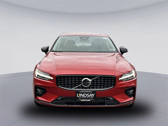 2024 Volvo S60 Plus Dark Theme