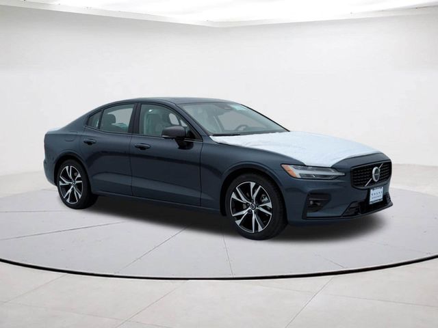 2024 Volvo S60 Plus Dark Theme