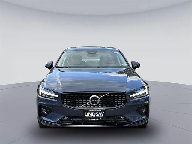 2024 Volvo S60 Plus Dark Theme