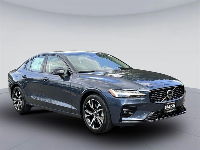 2024 Volvo S60 Plus Dark Theme