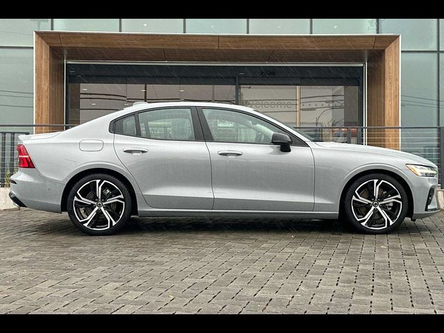 2024 Volvo S60 Plus Dark Theme