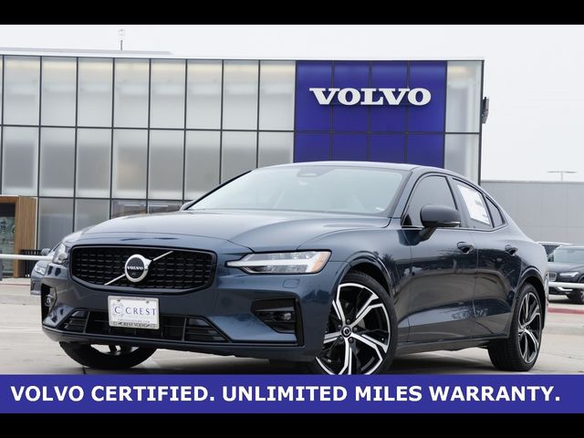 2024 Volvo S60 Plus Dark Theme