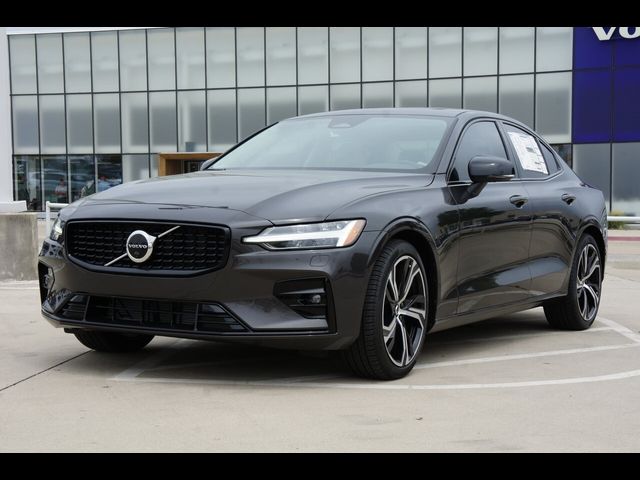 2024 Volvo S60 Plus Dark Theme