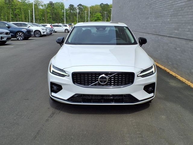 2024 Volvo S60 Plus Dark Theme