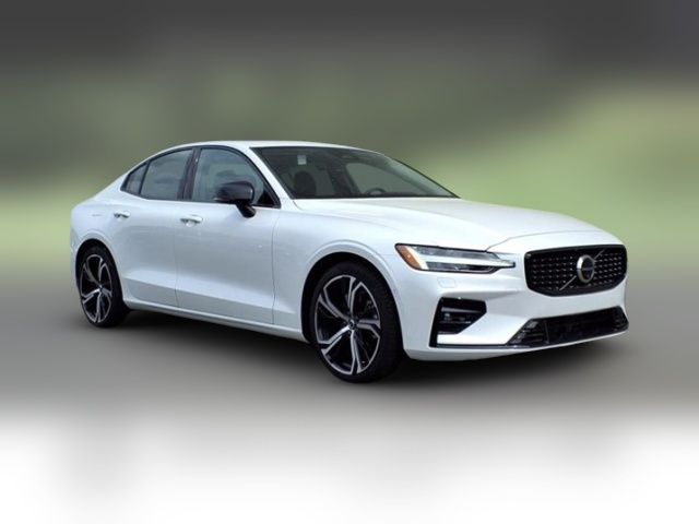 2024 Volvo S60 Plus Dark Theme