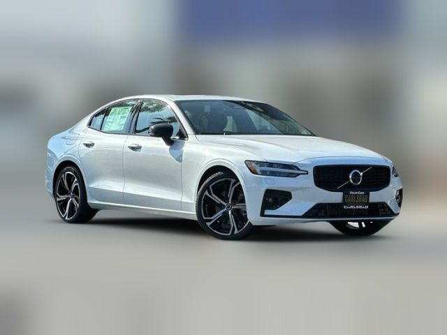 2024 Volvo S60 Plus Dark Theme