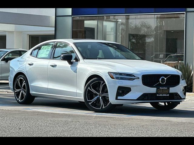 2024 Volvo S60 Plus Dark Theme