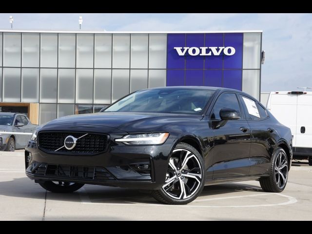 2024 Volvo S60 Plus Dark Theme