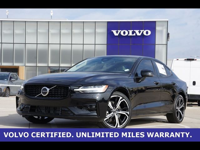 2024 Volvo S60 Plus Dark Theme