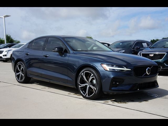 2024 Volvo S60 Plus Dark Theme