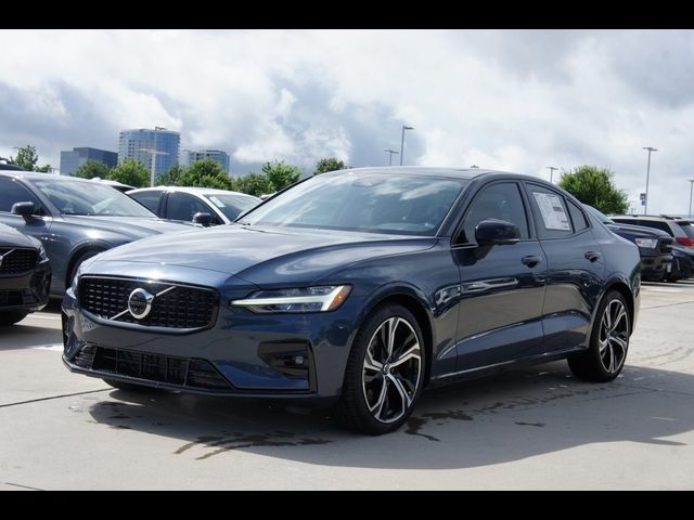 2024 Volvo S60 Plus Dark Theme