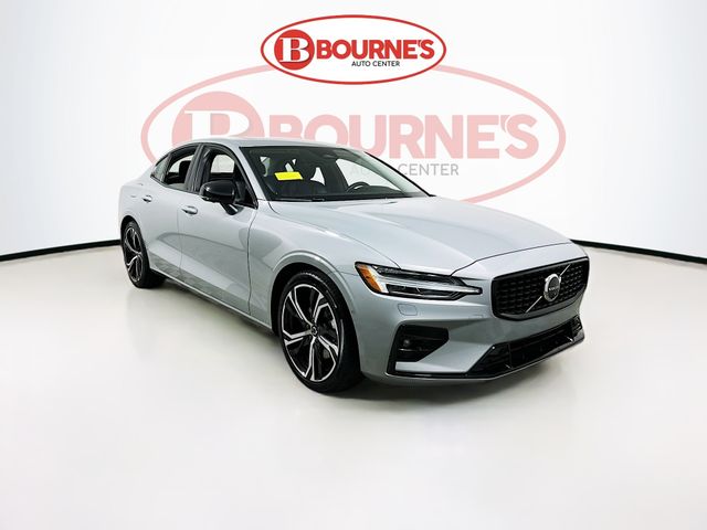 2024 Volvo S60 Plus Dark Theme