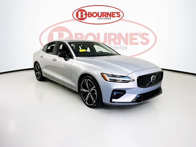 2024 Volvo S60 Plus Dark Theme