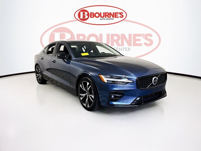 2024 Volvo S60 Plus Dark Theme