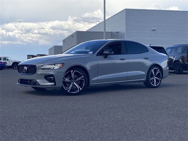 2024 Volvo S60 Plus Dark Theme