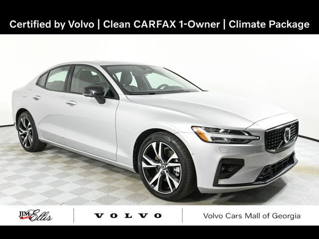 2024 Volvo S60 Plus Dark Theme