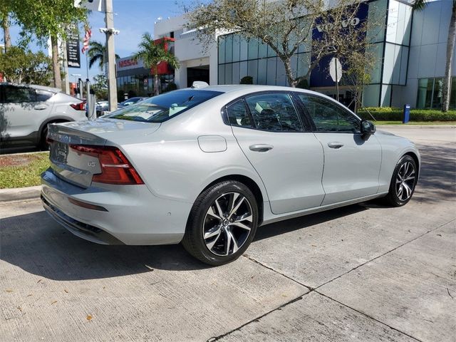 2024 Volvo S60 Plus Dark Theme