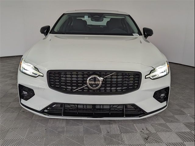 2024 Volvo S60 Plus Dark Theme