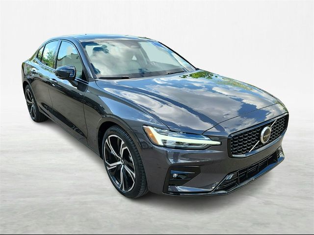 2024 Volvo S60 Plus Dark Theme