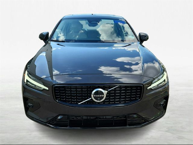 2024 Volvo S60 Plus Dark Theme