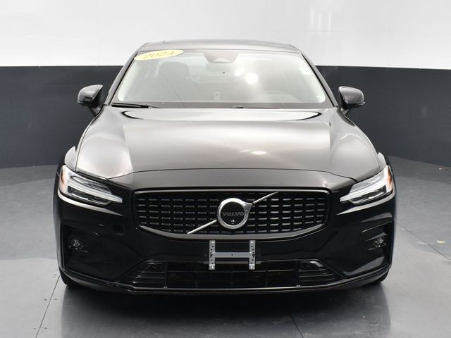 2024 Volvo S60 Plus Dark Theme