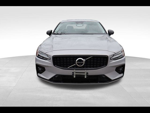 2024 Volvo S60 Plus Dark Theme