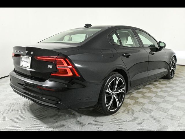 2024 Volvo S60 Plus Dark Theme
