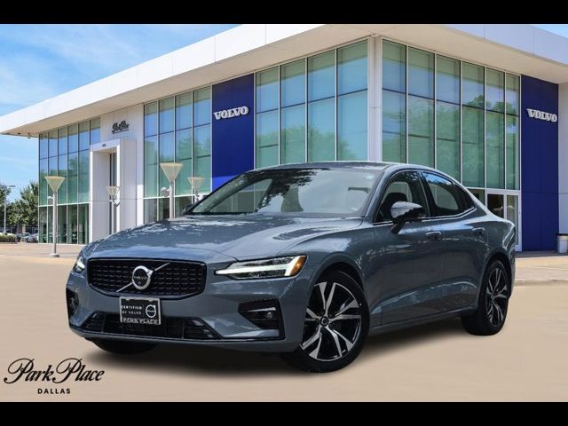 2024 Volvo S60 Plus Dark Theme