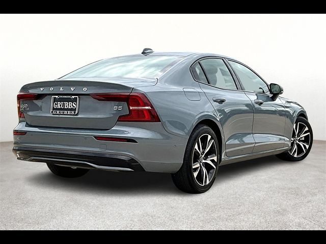 2024 Volvo S60 Plus Dark Theme