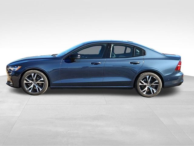 2024 Volvo S60 Plus Dark Theme