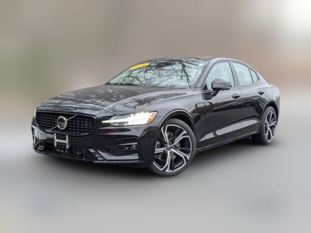 2024 Volvo S60 Plus Dark Theme