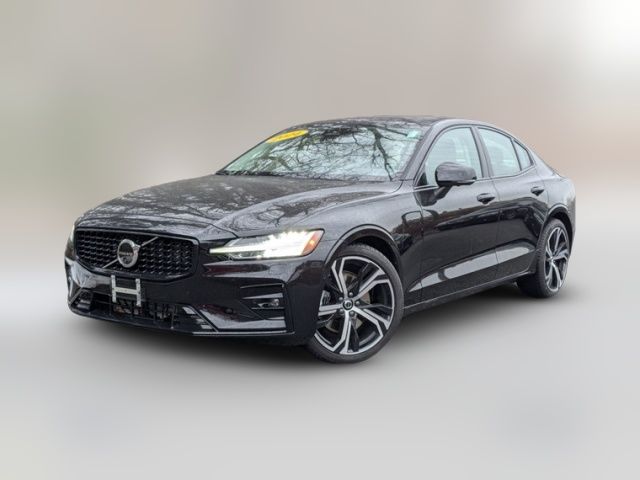 2024 Volvo S60 Plus Dark Theme