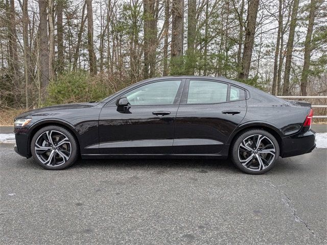 2024 Volvo S60 Plus Dark Theme