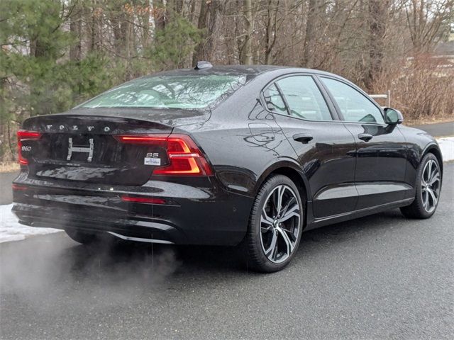 2024 Volvo S60 Plus Dark Theme