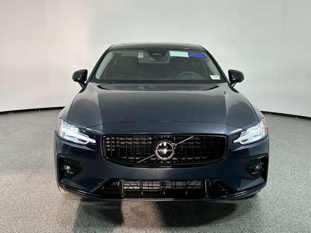 2024 Volvo S60 Plus Dark Theme