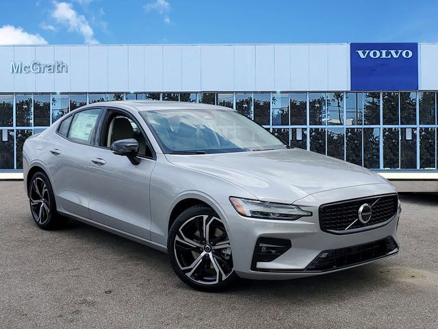 2024 Volvo S60 Plus Dark Theme