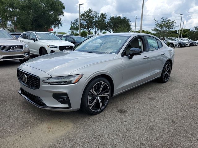 2024 Volvo S60 Plus Dark Theme