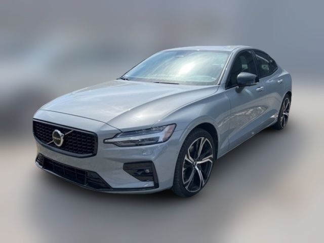 2024 Volvo S60 Plus Dark Theme