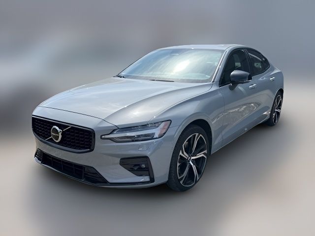 2024 Volvo S60 Plus Dark Theme