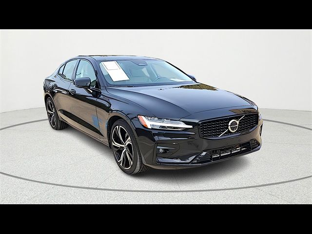 2024 Volvo S60 Plus Dark Theme