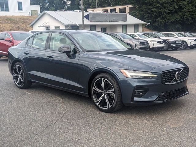 2024 Volvo S60 Plus Dark Theme