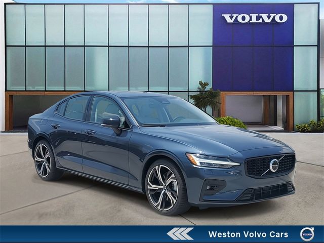 2024 Volvo S60 Plus Dark Theme