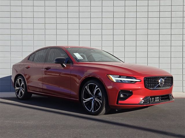 2024 Volvo S60 Plus Dark Theme