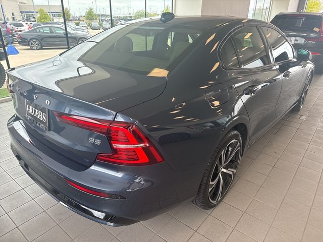 2024 Volvo S60 Plus Dark Theme