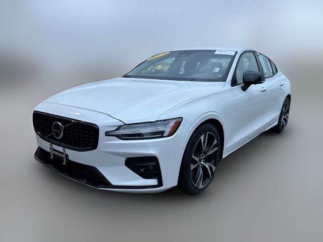 2024 Volvo S60 Plus Dark Theme