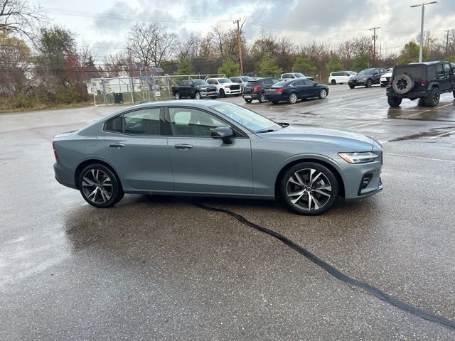 2024 Volvo S60 Plus Dark Theme