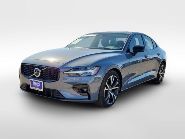 2024 Volvo S60 Plus Dark Theme