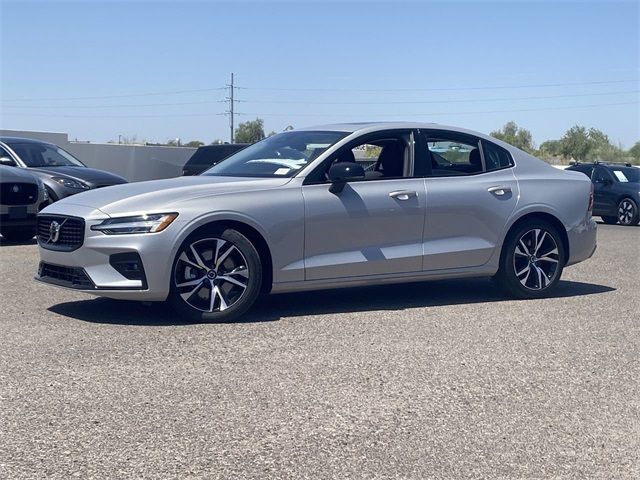 2024 Volvo S60 Plus Dark Theme