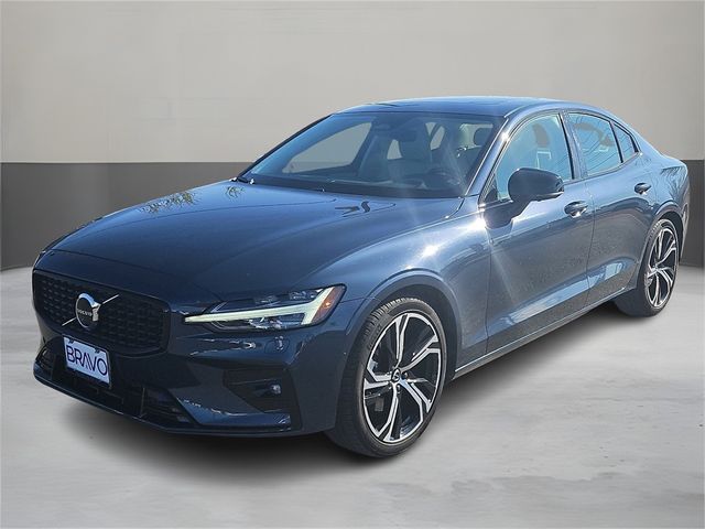 2024 Volvo S60 Plus Dark Theme